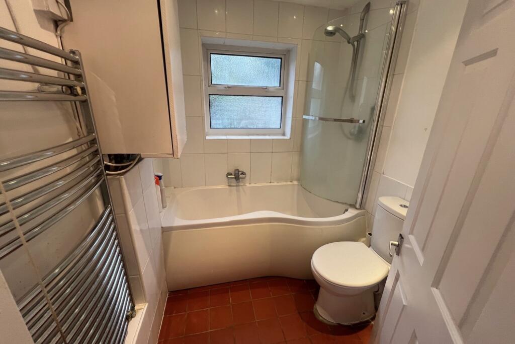 9 Harvest Road BATHROOM