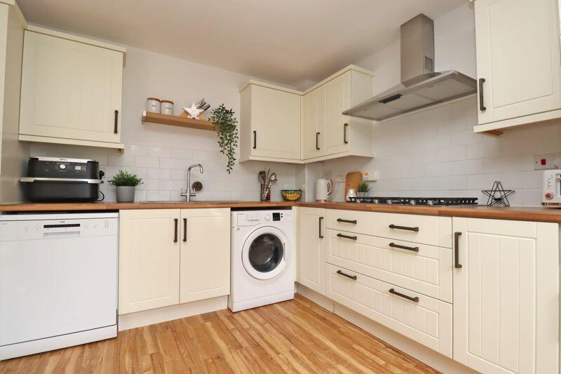 KITCHEN/DINING AREA 