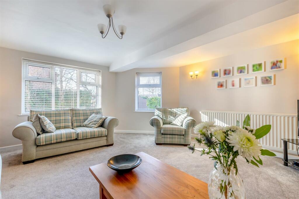 8584070-interior12.jpg