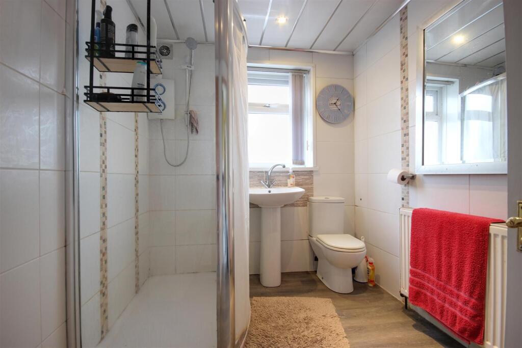 SHOWER ROOM/W.C.