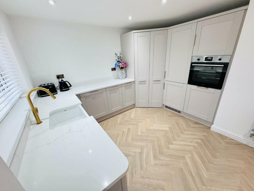 KITCHEN/DINER/SITTING ROOM