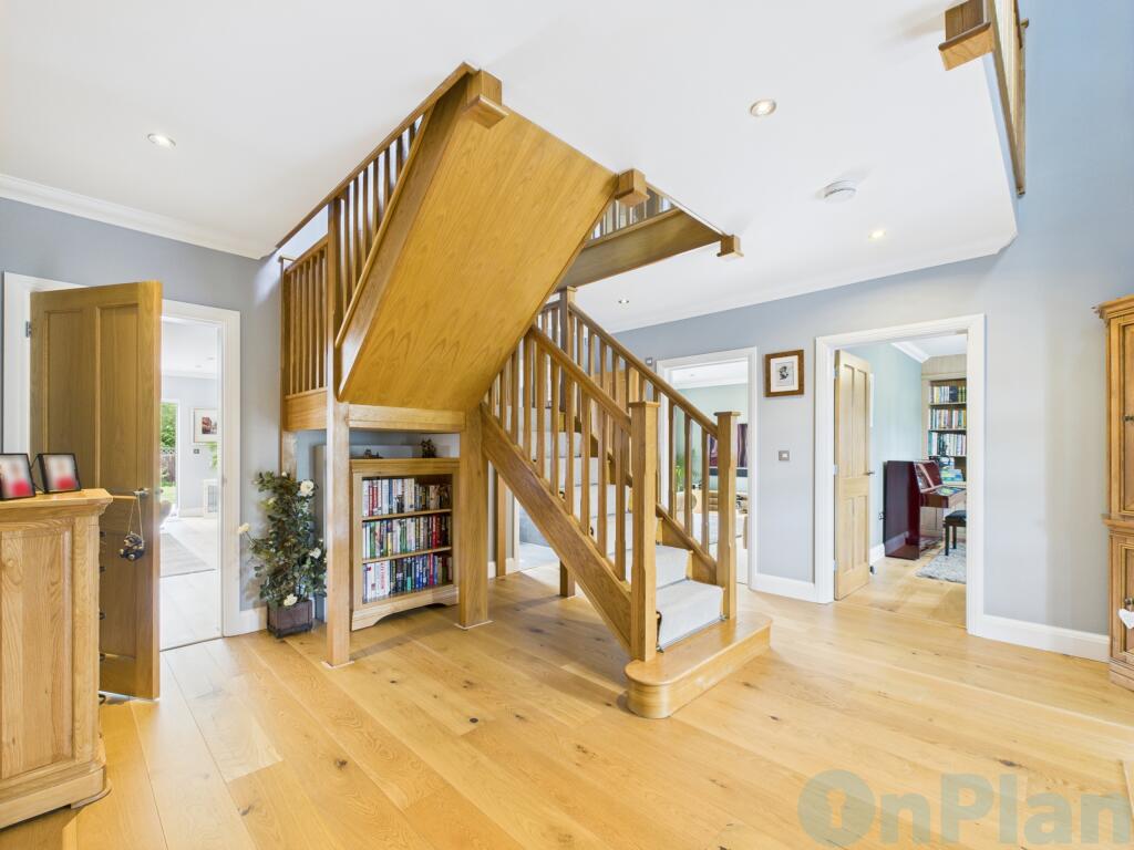 CAM04024G0-PR0028-STILL006