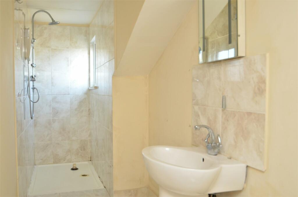 Bed 1 Ensuite Shower
