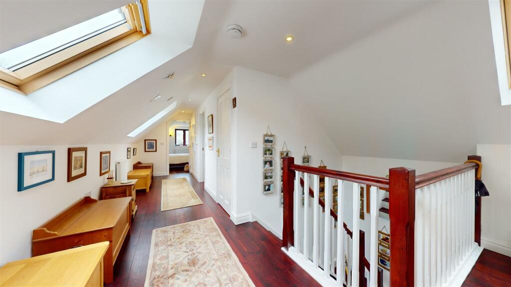 FIRST FLOOR LANDING