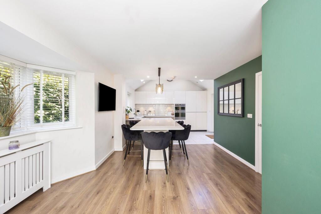 Kitchen/ Dining Area