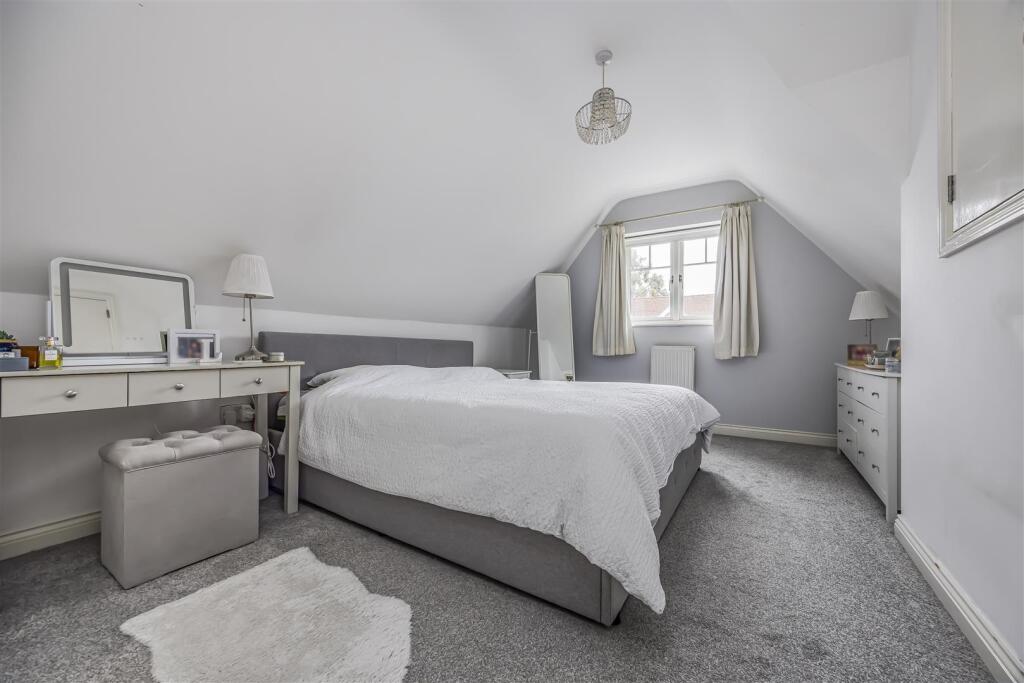 10 Castle Mews, Horndean-PorticoMarketing-SoldBy-0