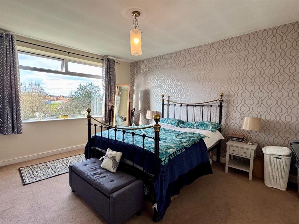 Bedroom 1 (2).jpg