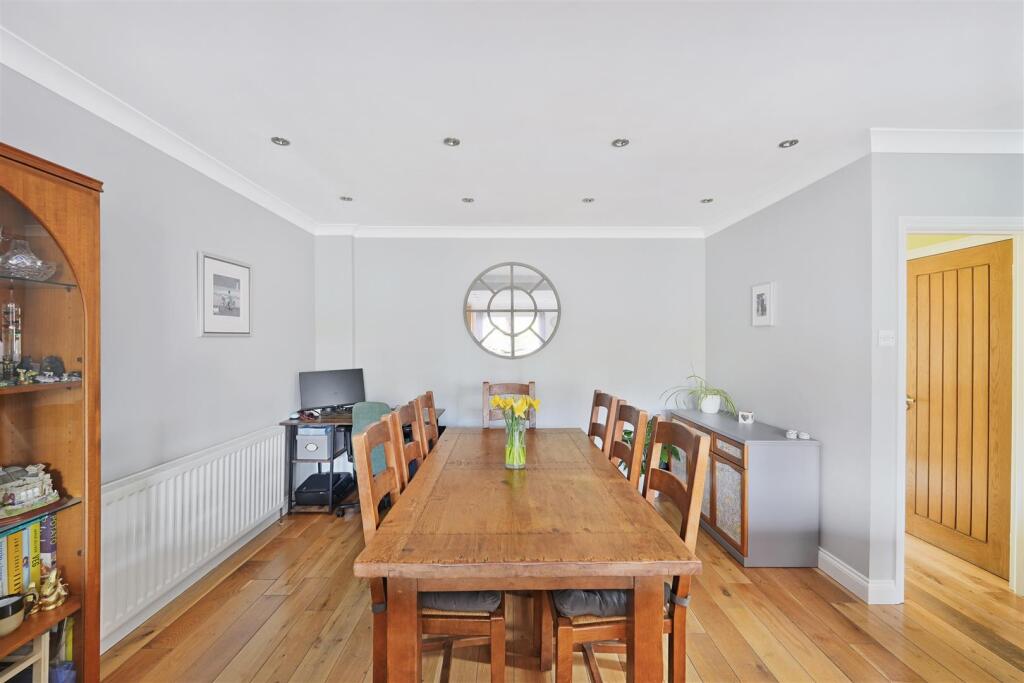 Trafalgar Avenue 16