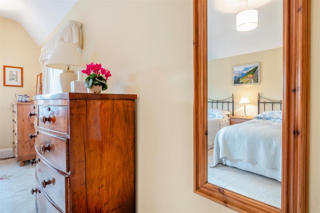 8633871-interior42.jpg