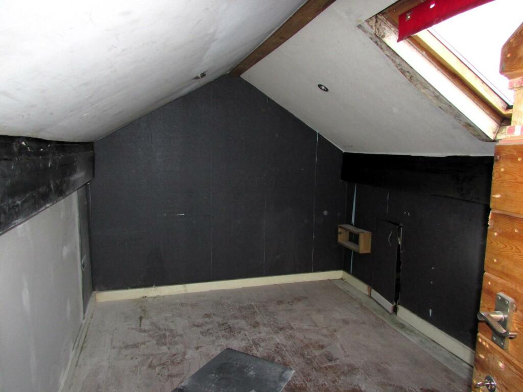 WellingtonSt14attic.JPG