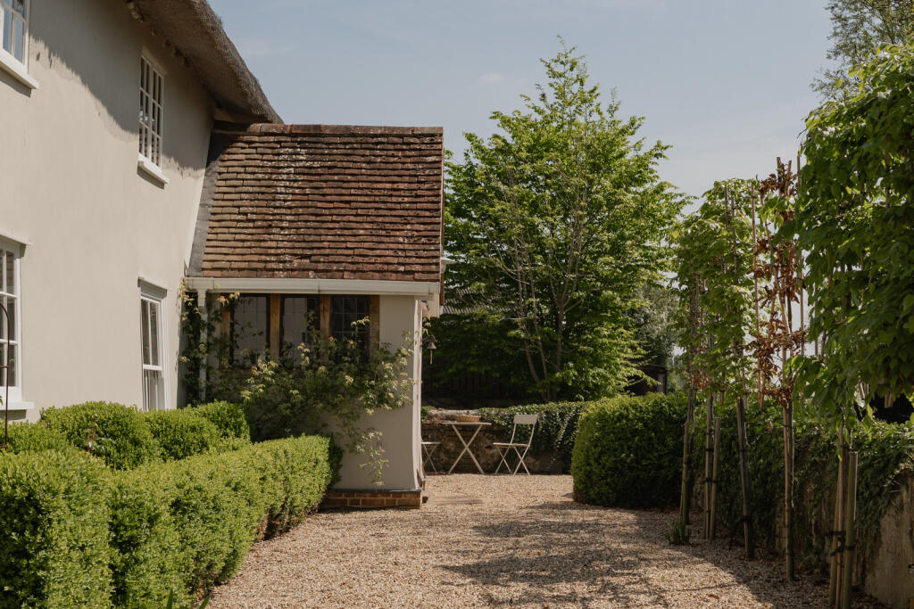 280924 - Nine Elms, Ringshall (exteriors)-16.jpg