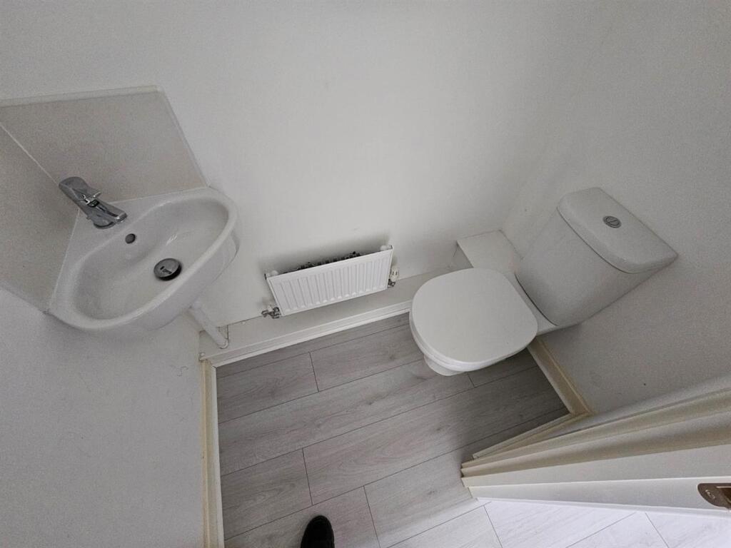 downstairs toilet.jpg