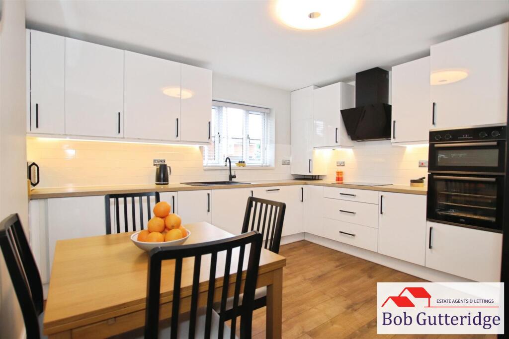 FITTED KITCHEN / DINING ROOM