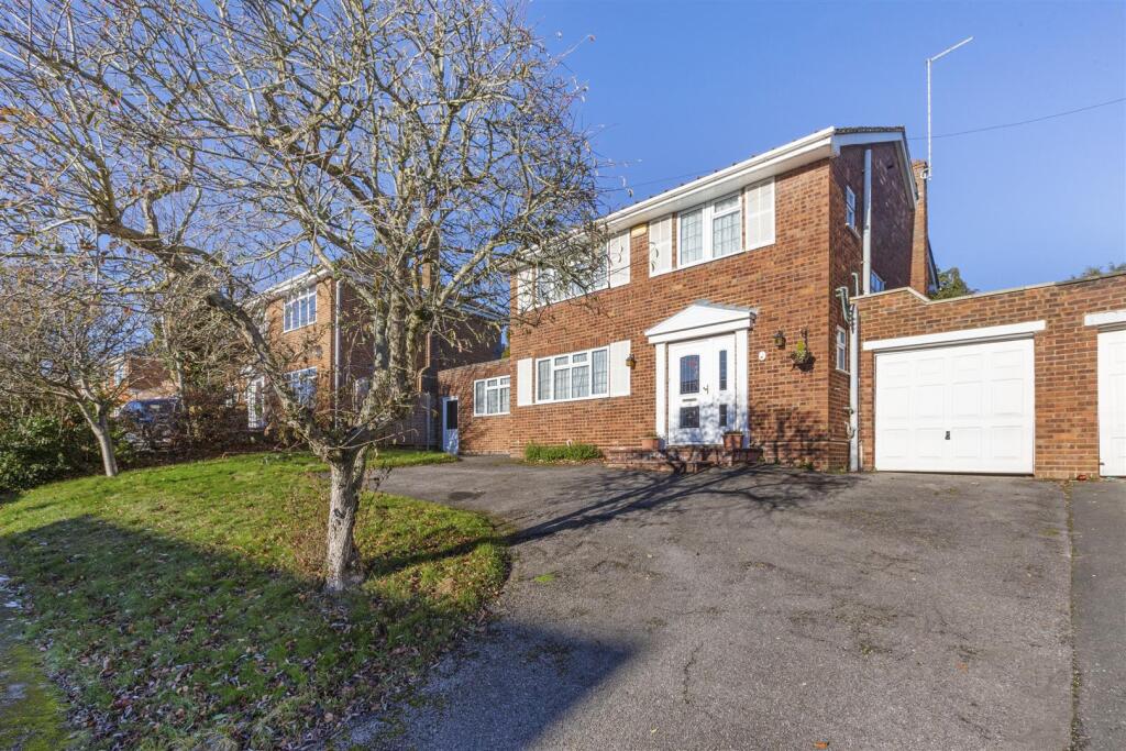 12 Daws Lea, HP11 1QF-22.jpg