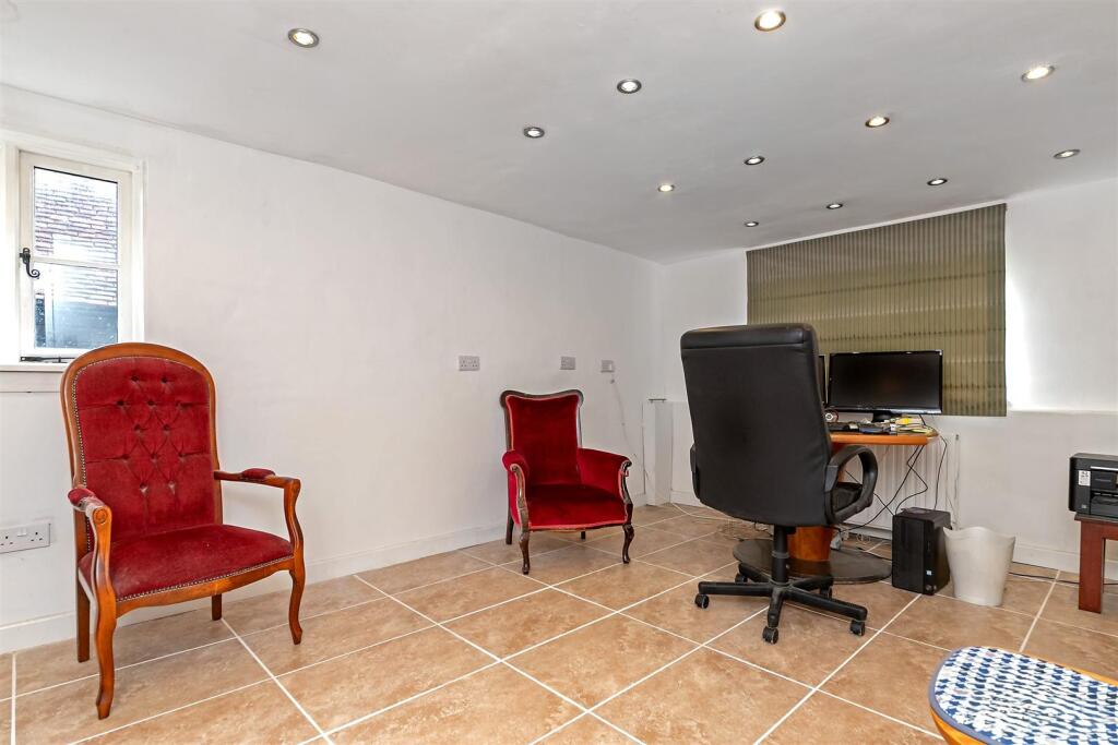 SITTING ROOM