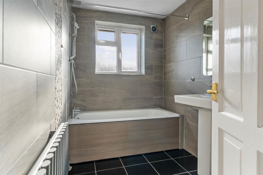 37 Morris Drive, Whitnash (25 of 28).jpg