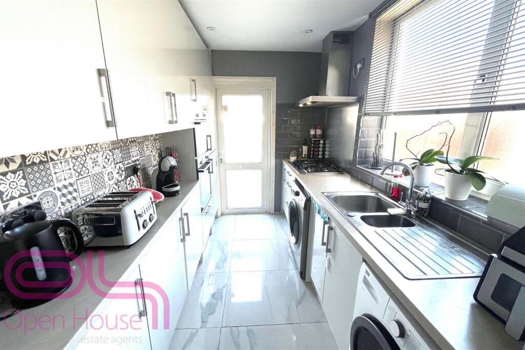 Priory Rd - Kitchen 3.jpg