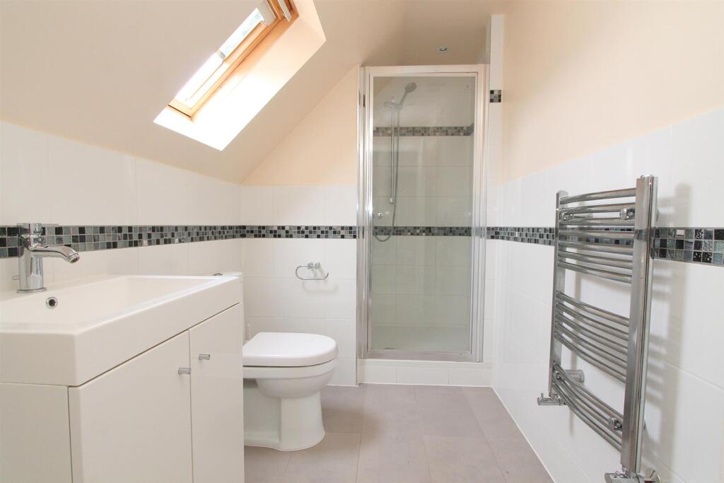 BED 1 ENSUITE - Copy.jpg