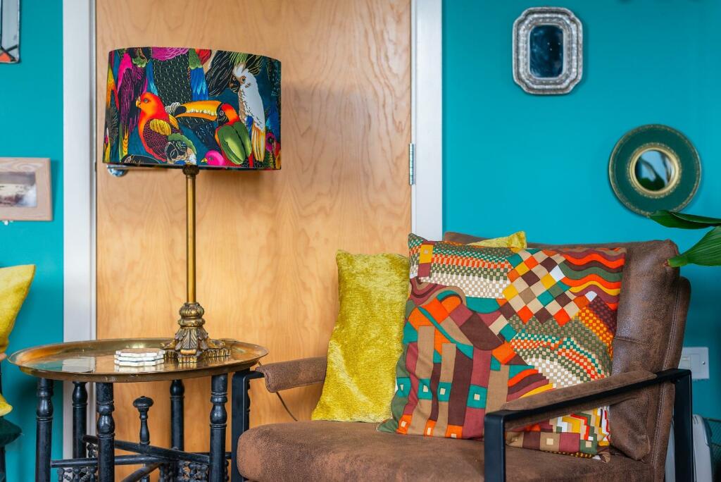 8B8SHD - Living Room B.jpg
