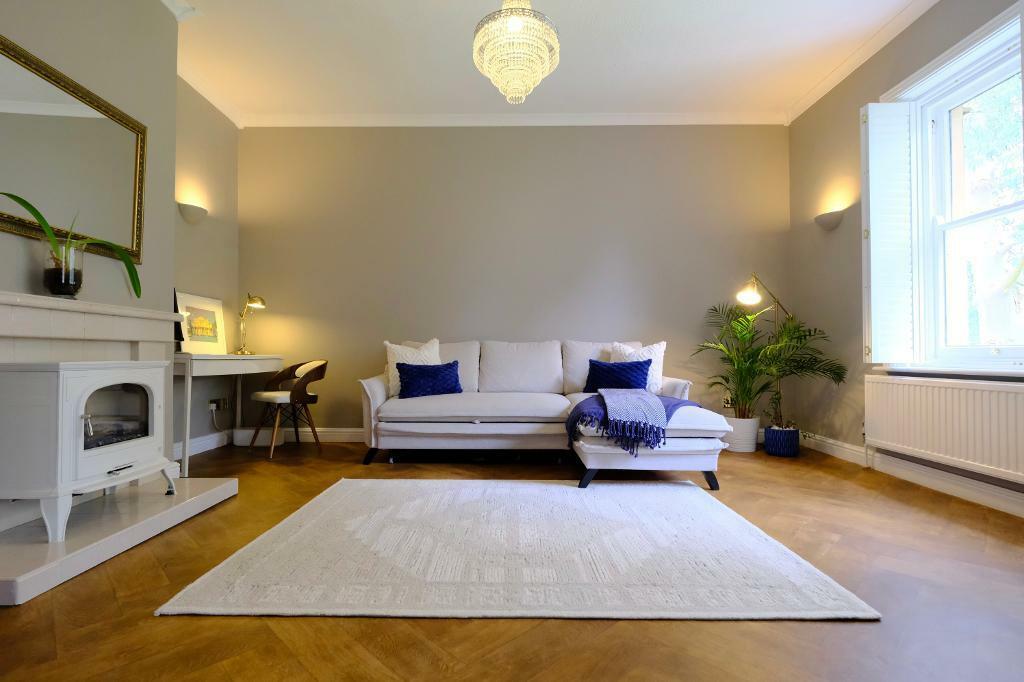Contemporary sitting room