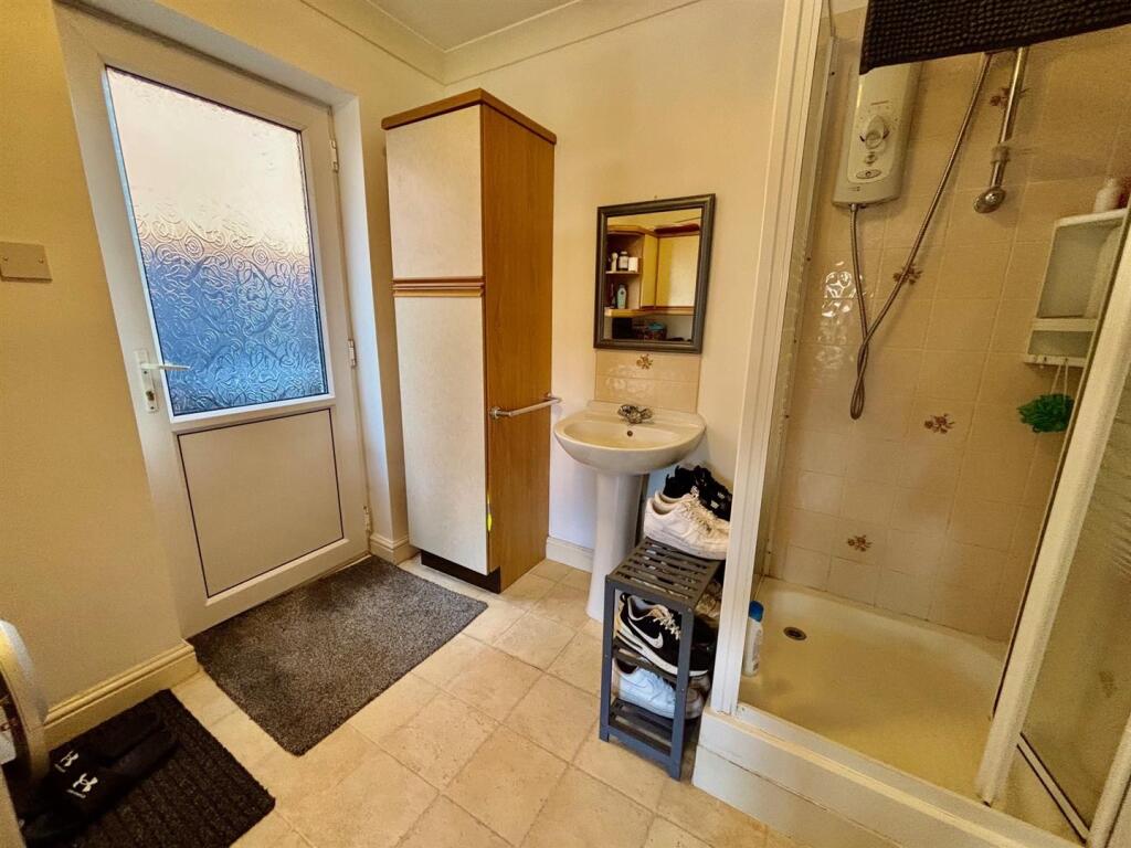 Ground Floor Shower/Utility