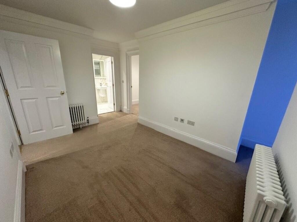 bed 2 to ensuite