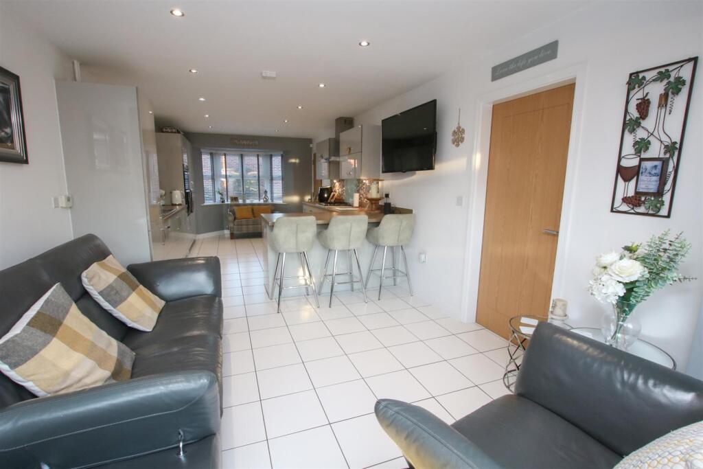 OPEN PLAN LIVING DINING KITCHEN