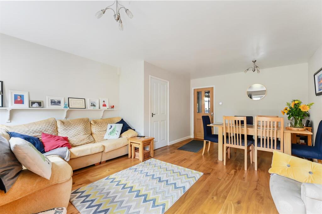 MIDDLE CLOSE, 10- (12).jpg