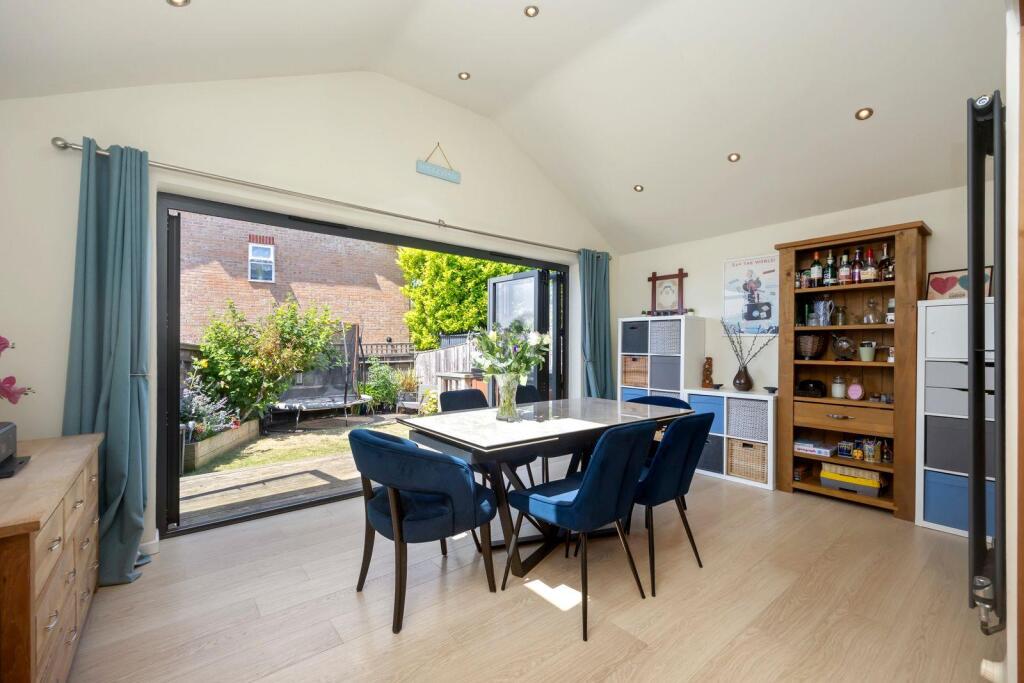 Henge Way 6 FAMILY ROOM2.jpeg