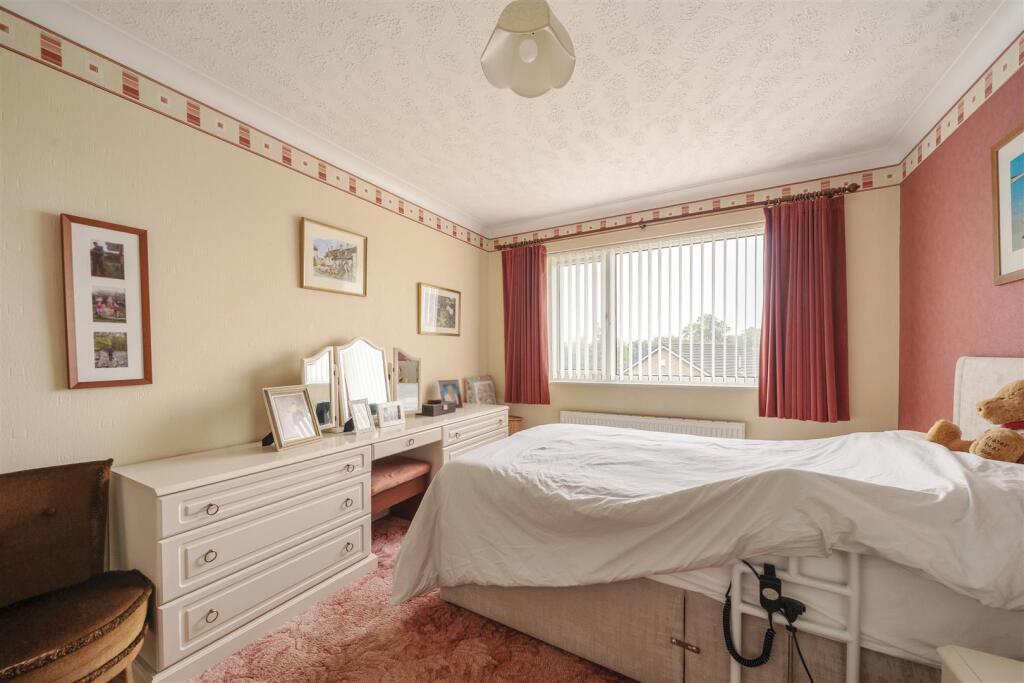 Crescent Gdns Bed1..jpg