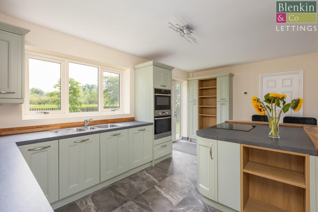 Kitchen/ Dining Room