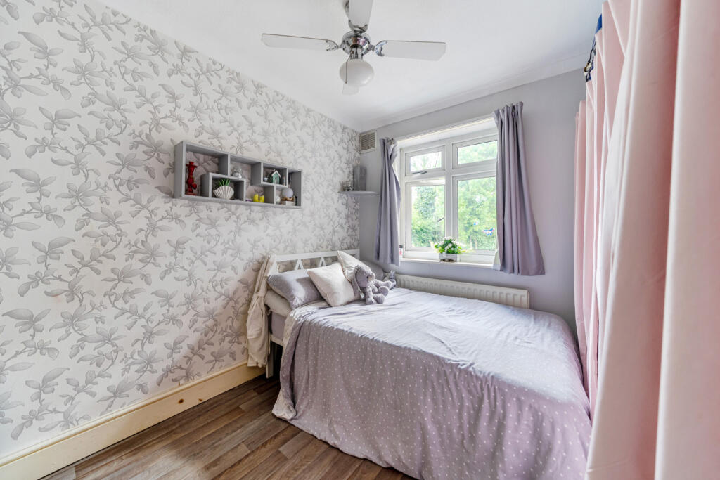 1297207-4-682b3e7...