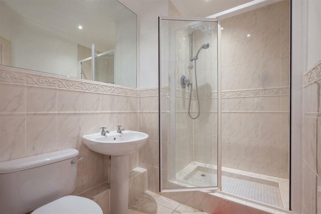 Bed 1 En Suite