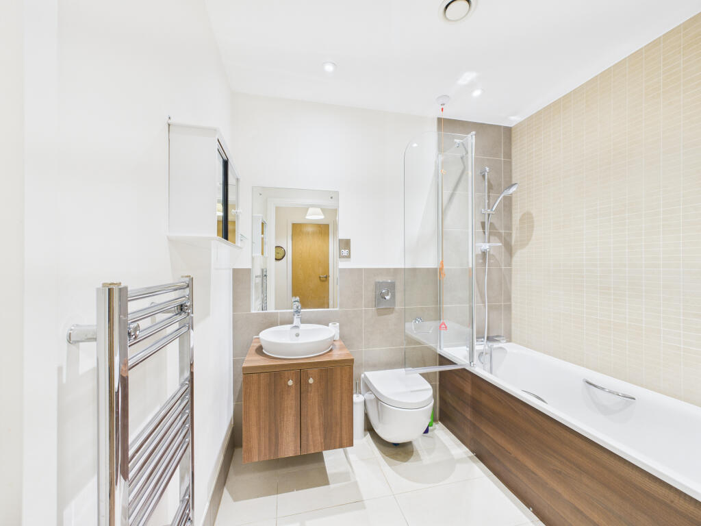 CAM02909G0-PR0473-STILL011