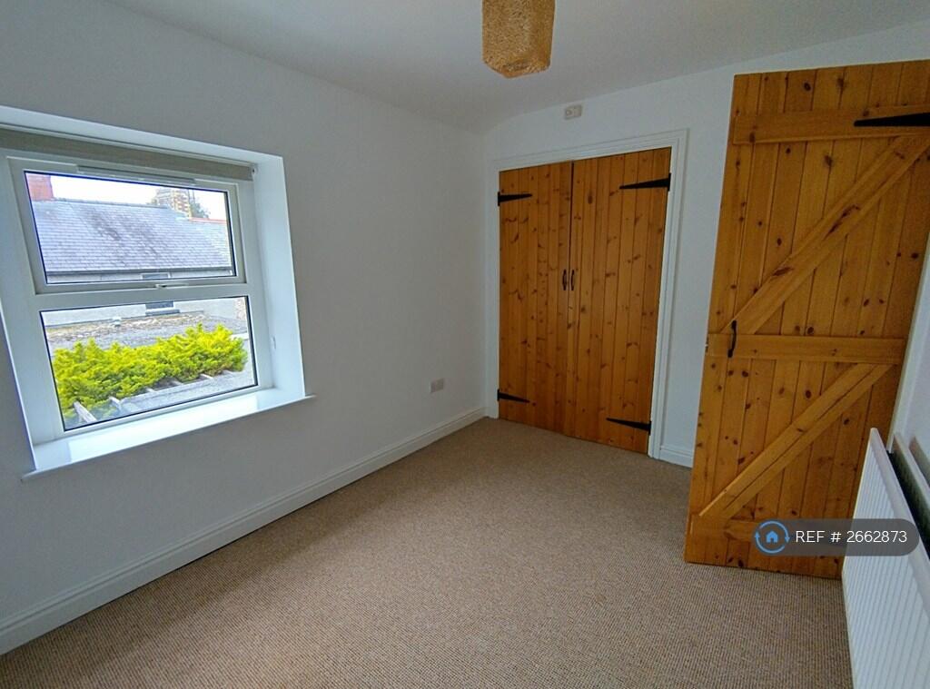 Rear (Smaller) Bedroom