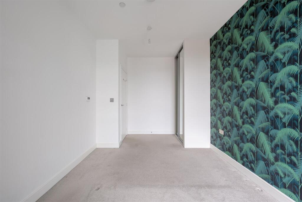 Hart Yard, E3