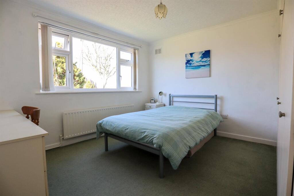 Bedroom 1.jpg