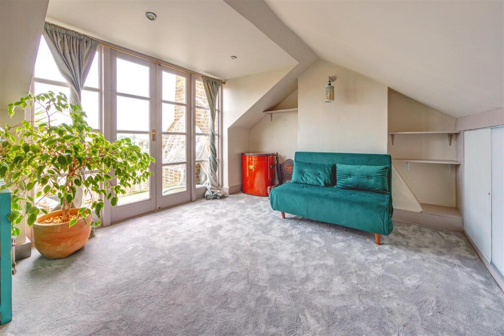 2nd bedroom 3.jpg