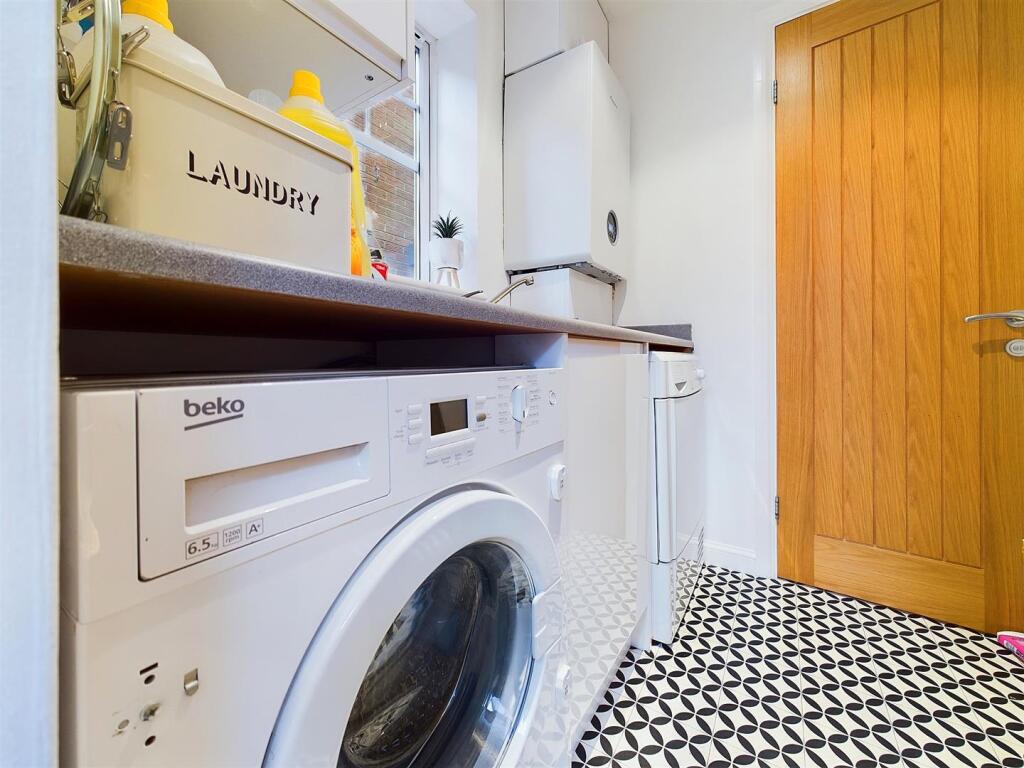 CAM01604G0-PR0500-STILL011.jpg