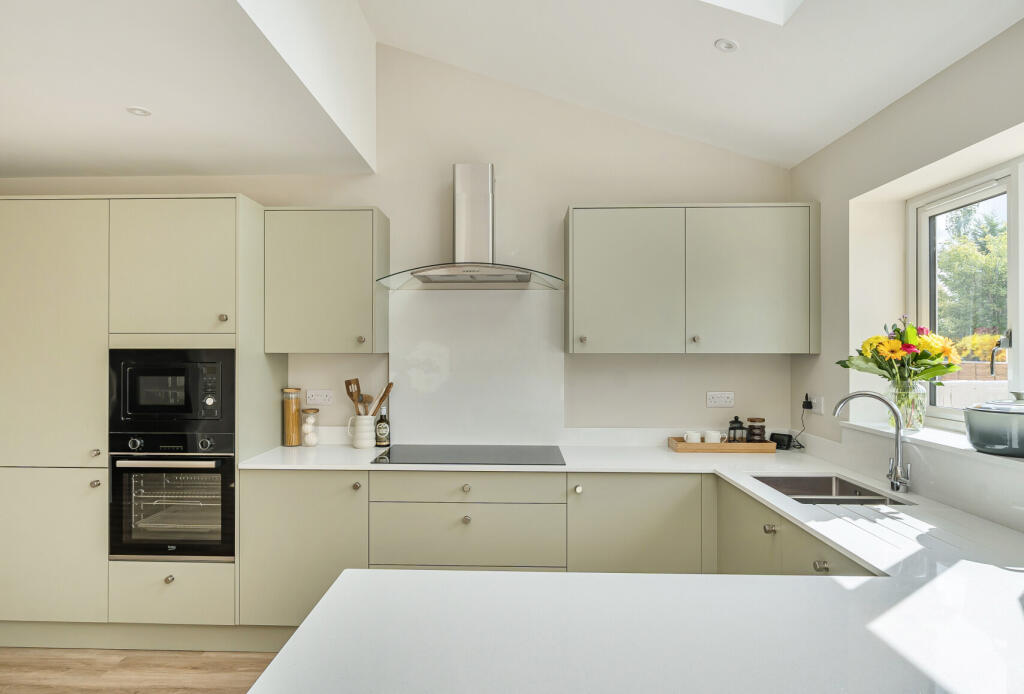 1348363-10-68bb01...