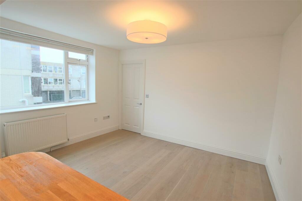 Flat 5. 10-12 Tolcarne Road. Lounge.JPG