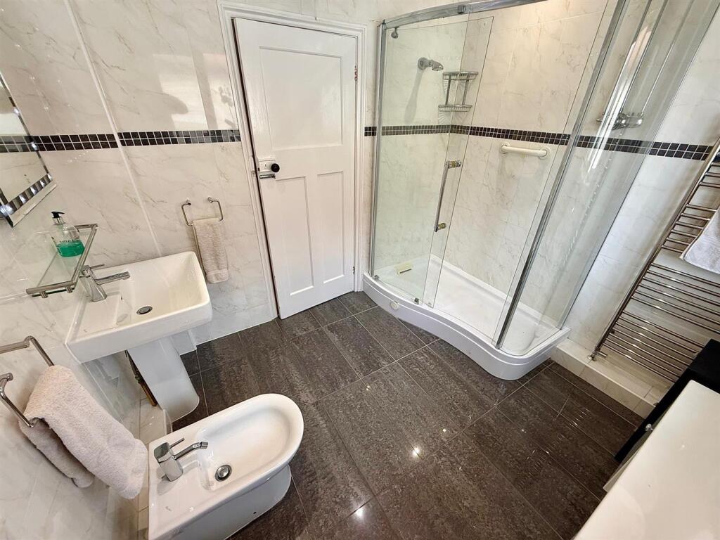 Family Shower Room