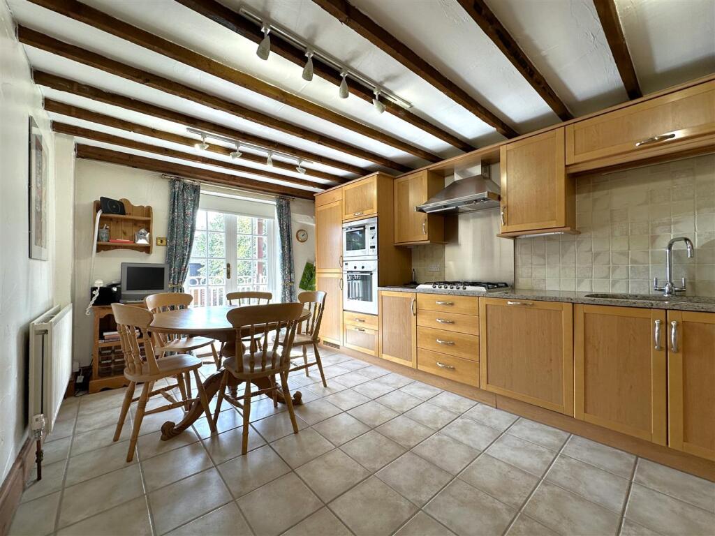 Well-Appointed Dining Kitchen 693