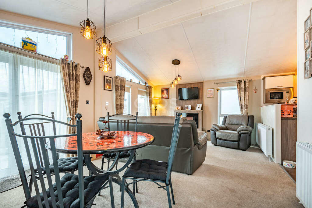 Sitting/Dining Area