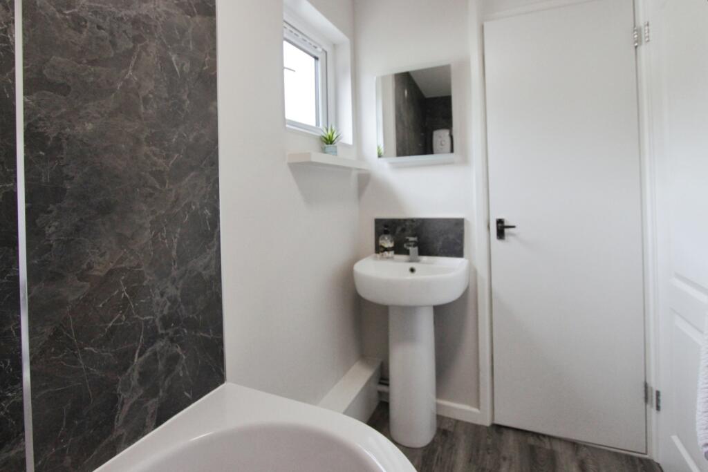pbox-bathroom-326534.JPG