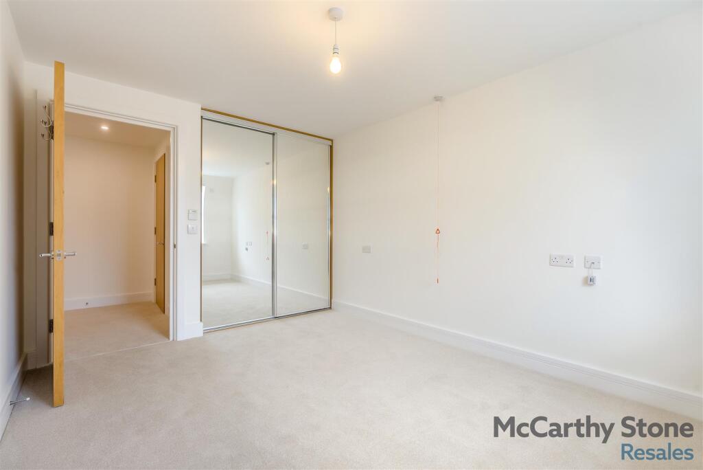 8671546-interior10.jpg