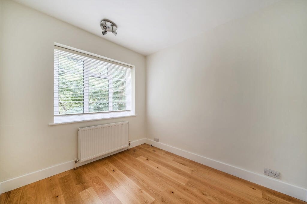 1354882-11-68c804...