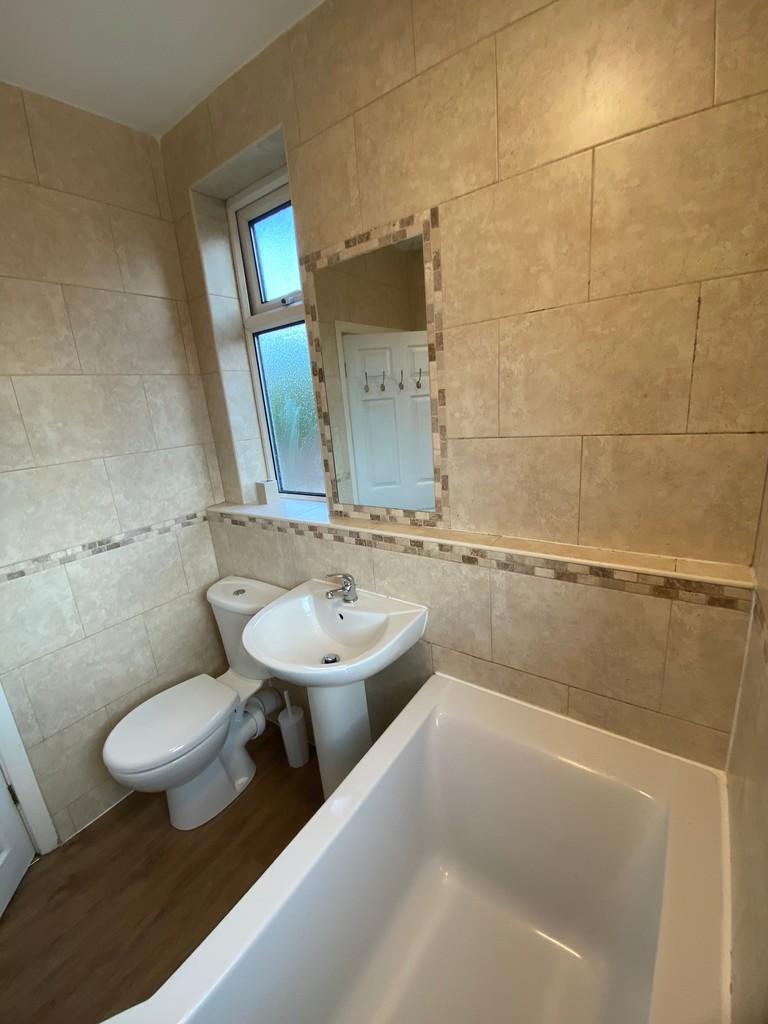 1st Floor bathroo...