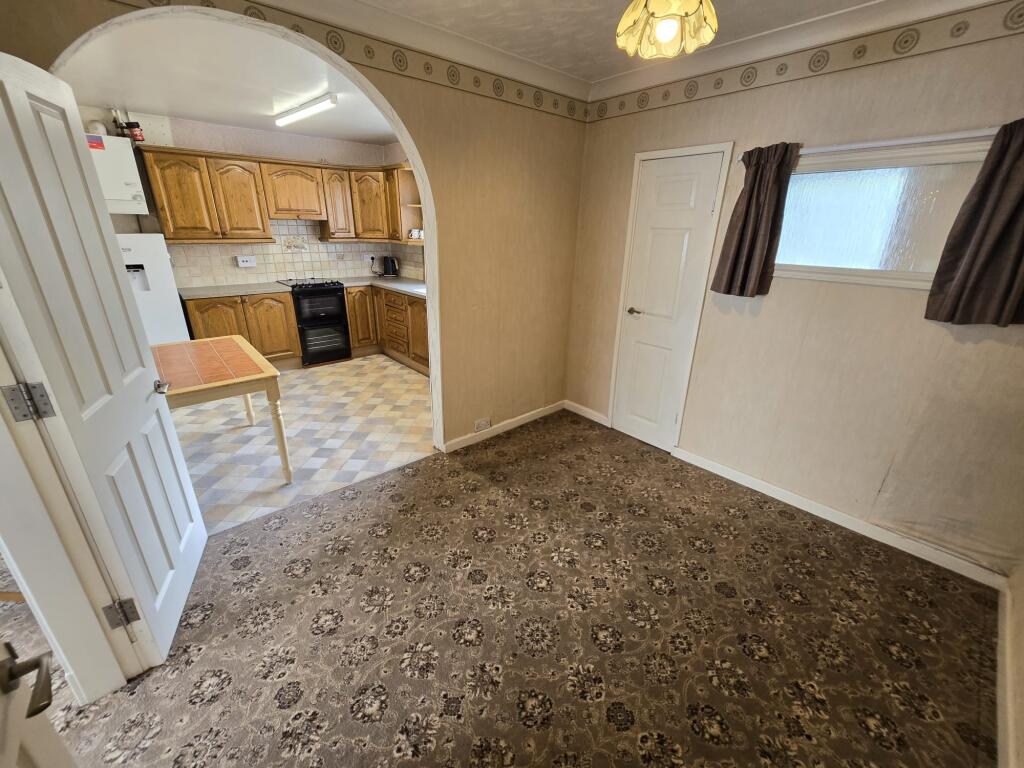 Dining room to kitchen