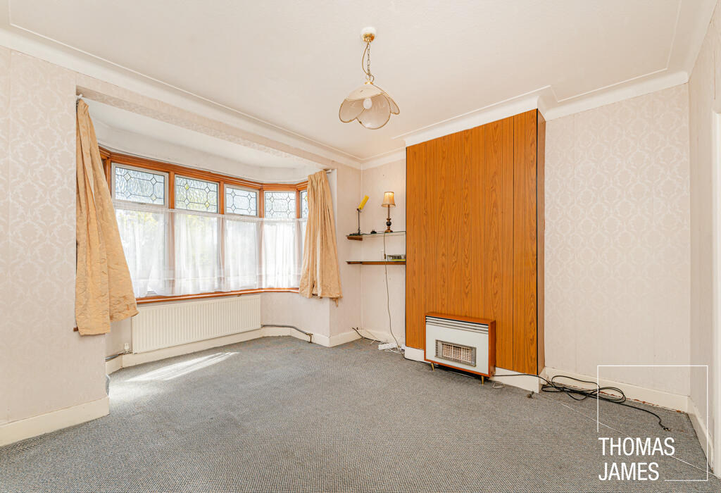 Firs Lane, great natural light